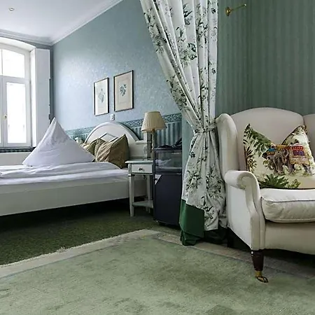 Zum Alten Brunnen Hotel 4*