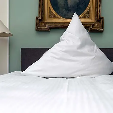 Zum Alten Brunnen Hotel 4*