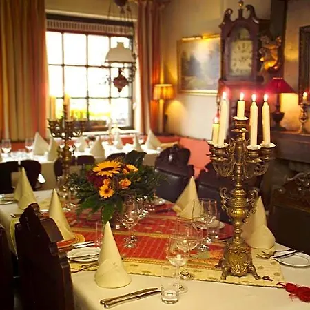 Zum Alten Brunnen Hotel 4*