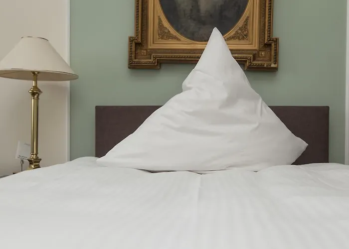 Zum Alten Brunnen Otel 4*